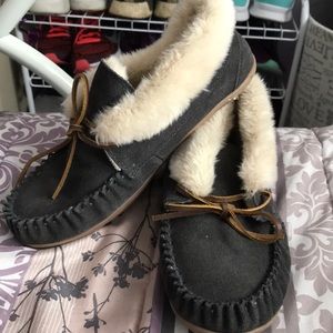 Size 9 BRAND NEW Minnetonka slippers